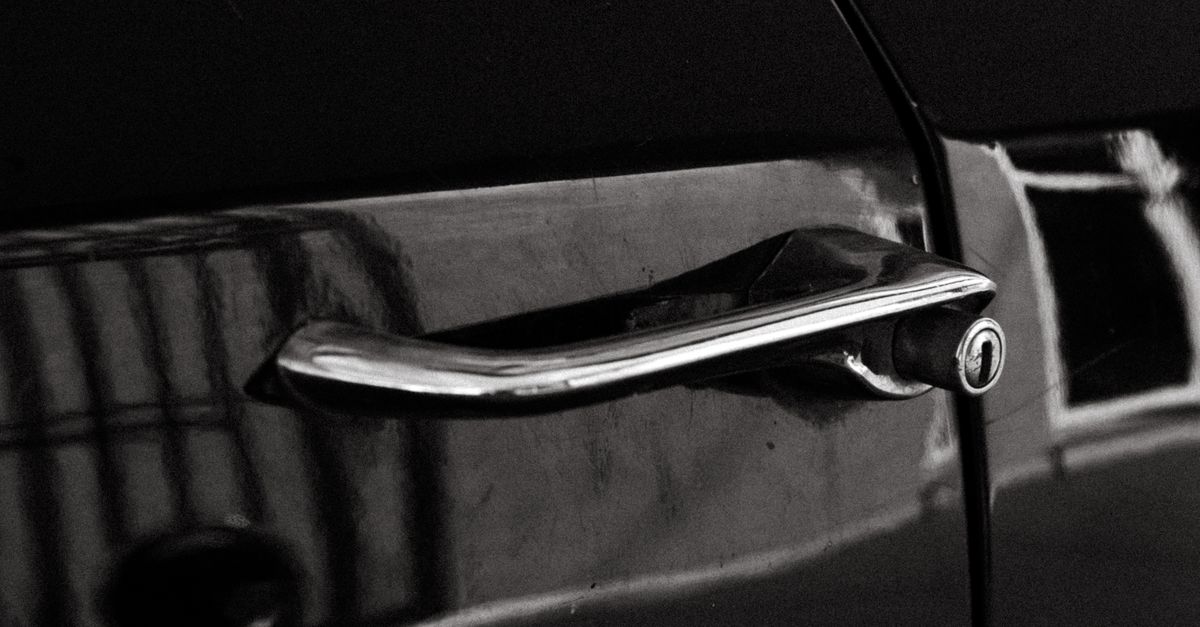 front door lock key — Tustin CA Locksmith