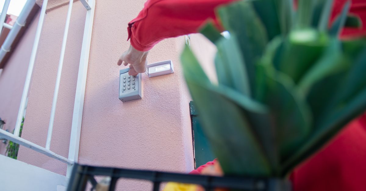 front door lock key — Tustin CA Locksmith