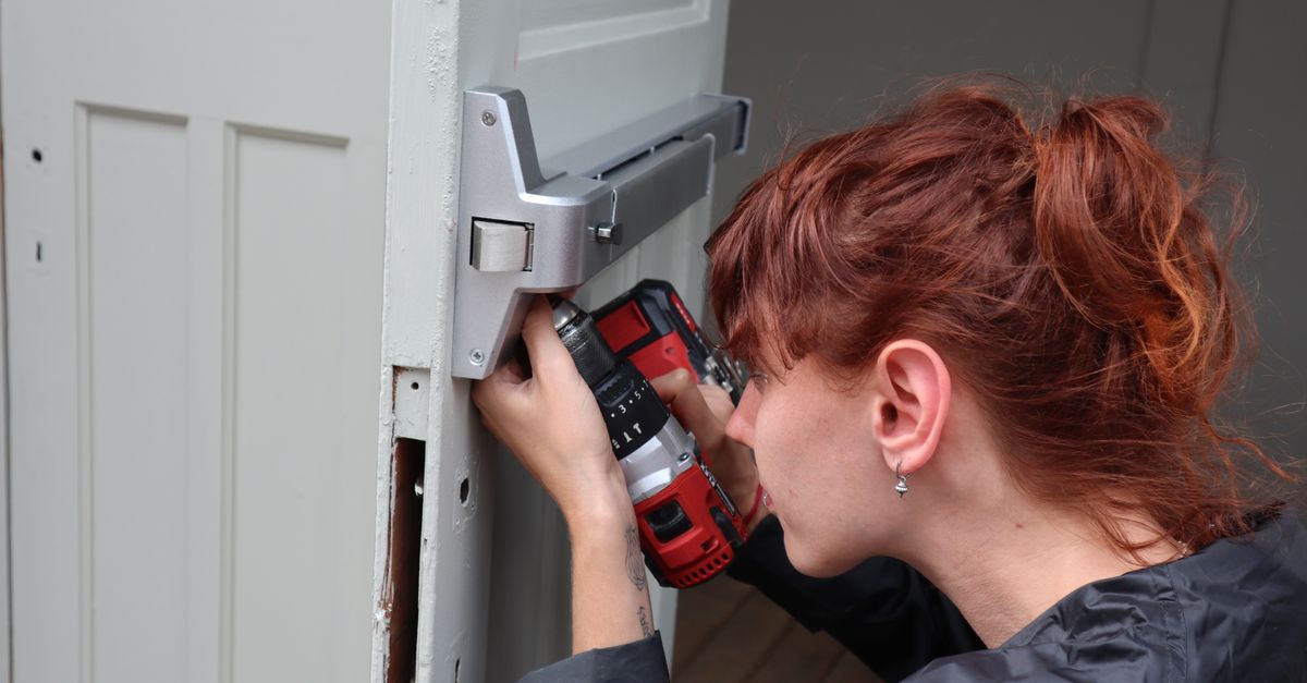 locksmith service technician — Tustin CA Locksmith