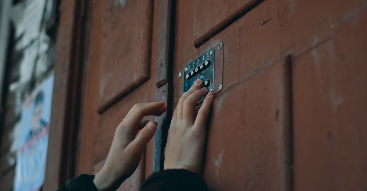 front door lock key — Tustin CA Locksmith